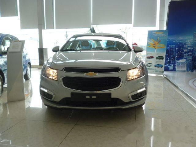 Bán xe Chevrolet Cruze năm 2017, màu bạc, 589tr