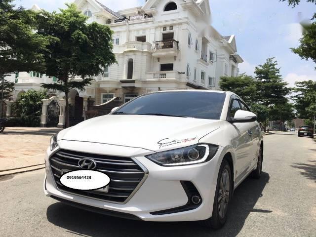 Cần bán xe Hyundai Elantra 1.6 AT đời 2016, màu trắng