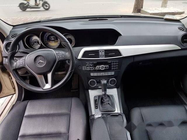 Cần bán xe Mercedes C200 đời 2012 chính chủ, 950tr