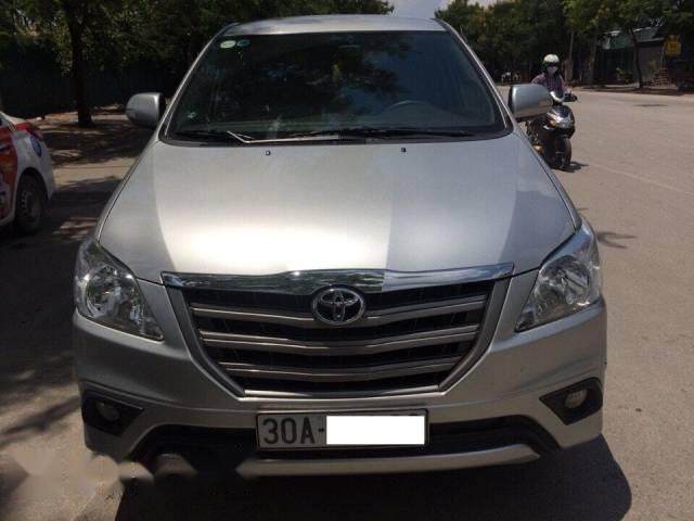 Bán xe Toyota Innova đời 2015, màu bạc chính chủ