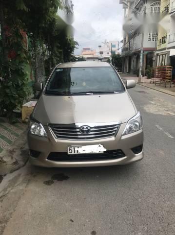 Cần bán gấp Toyota Innova E đời 2014, màu vàng chính chủ, giá chỉ 618 triệu