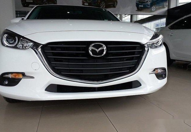 Bán Mazda 3 1.5 đời 2017, màu trắng