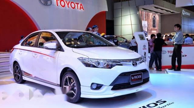 Bán xe Toyota Vios TRD đời 2017, màu trắng