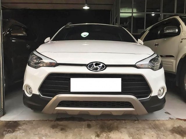 Cần bán xe Hyundai i20 Active 1.4 AT năm 2015, màu trắng, nhập khẩu