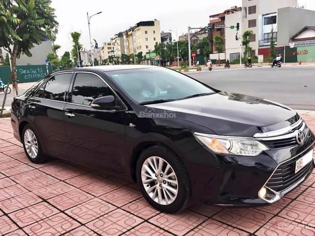 Bán Toyota Camry 2.0E đời 2017, màu đen