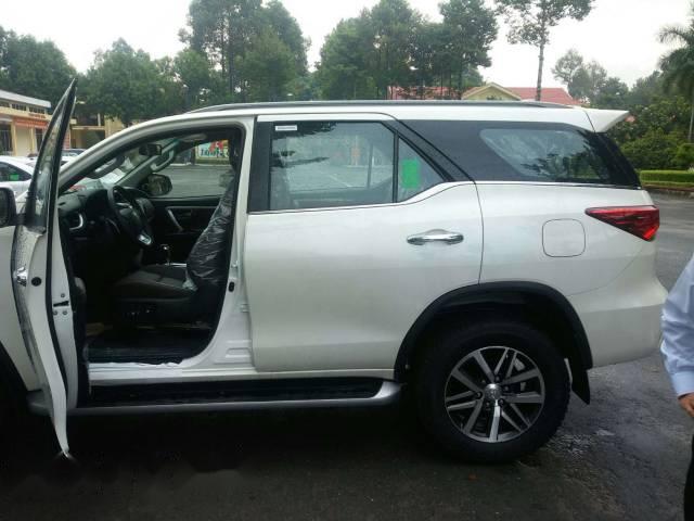 Bán xe cũ Toyota Fortuner đời 2014, màu bạc 