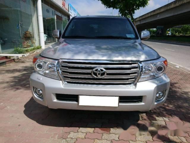 Bán Toyota Land Cruiser V8 đời 2015, màu bạc, nhập khẩu nguyên chiếc