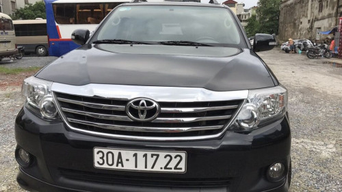 Bán Toyota Fortuner 2.7 AT đời 2014, màu đen số tự động 