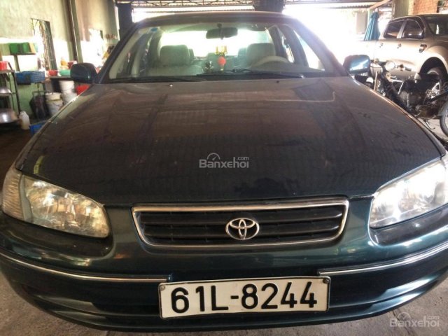 Cần bán Toyota Camry đời 2000, màu xanh lục