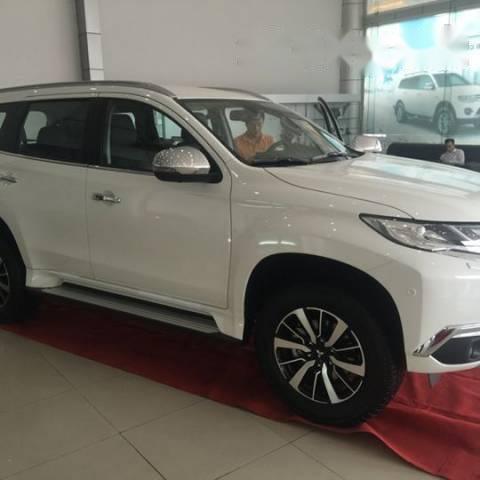 Cần bán Mitsubishi Pajero Sport Premium sản xuất 2016, màu trắng