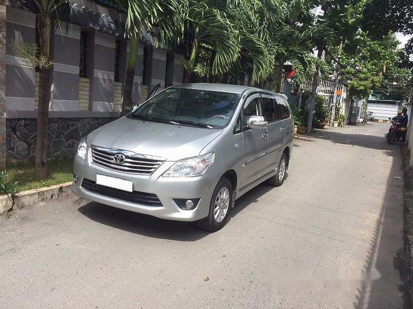 Bán Toyota Innova G sản xuất 2014, màu bạc số tự động, giá tốt