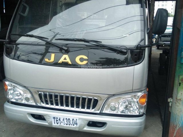 Bán xe tải Jac 2T5, thích hợp chở hàng quá tải, trả góp 90%