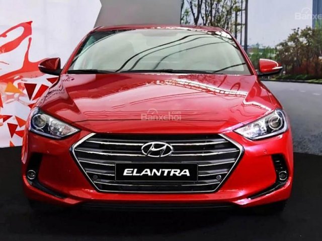 Bán xe Hyundai Elantra 2.0AT đời 2016, màu đỏ