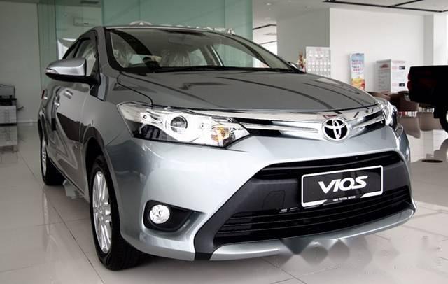 Bán xe Toyota Vios 1.5E MT năm 2017, màu bạc