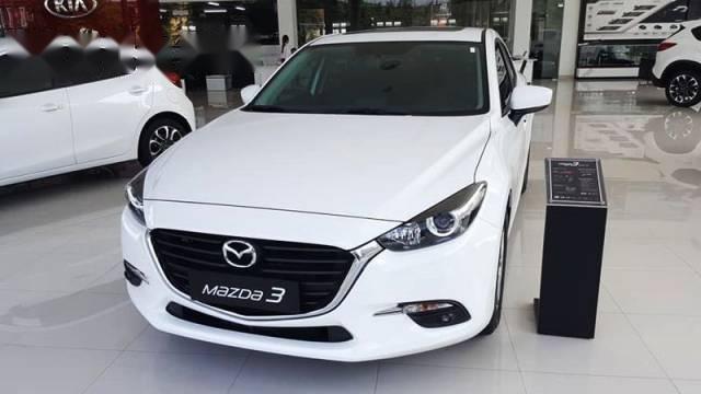 Bán xe Mazda 3 Facelift đời 2017, màu trắng, giá chỉ 680 triệu