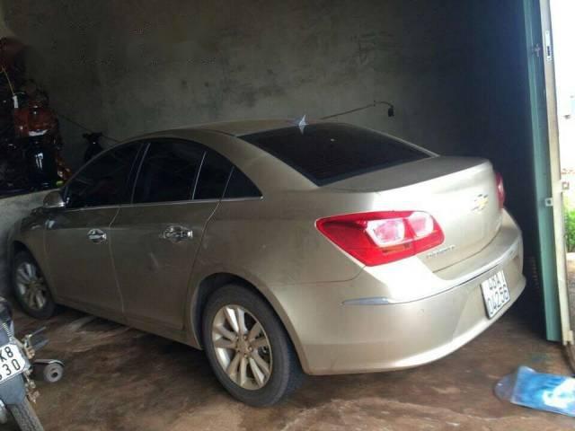 Cần bán gấp Chevrolet Cruze đời 2016, màu ghi vàng 