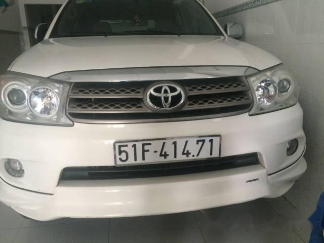 Cần bán xe Toyota Fortuner đời 2011, màu trắng