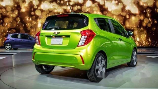 Cần bán xe Chevrolet Spark đời 2017, màu xanh