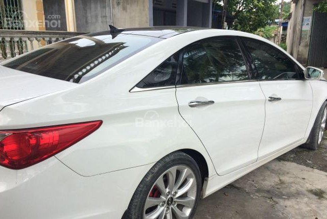 Bán xe Hyundai đời 2011, màu trắng, nhập khẩu giá cạnh tranh