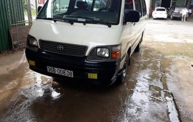 Cần bán xe Toyota Hiace đời 2002, màu trắng giá cạnh tranh