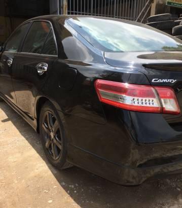 Bán xe cũ Toyota Camry SE đời 2007, màu đen, nhập khẩu