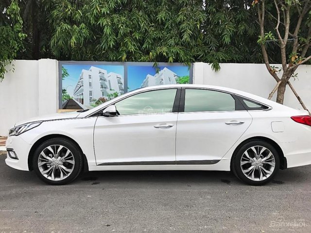 Bán xe Hyundai Sonata 2.0 AT năm 2015, màu trắng, xe nhập, giá tốt