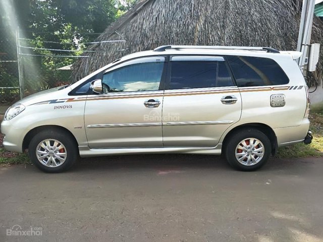 Cần bán gấp Toyota Innova đời 2007, màu bạc, nhập khẩu, giá tốt