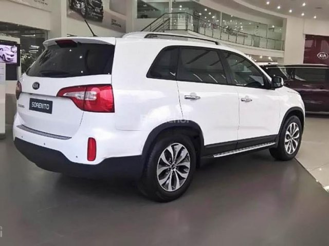 Cần bán xe Kia Sorento sản xuất 2017