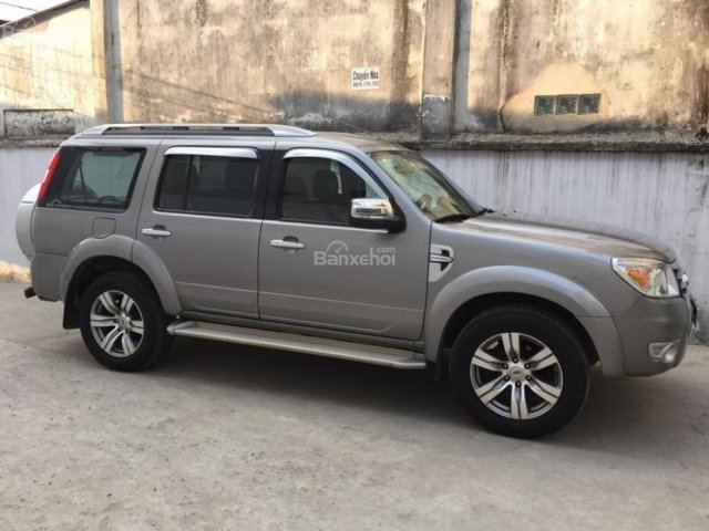 Bán xe Ford Everest Limited 2012 số tự động, xe máy dầu, cần tiền bán gấp