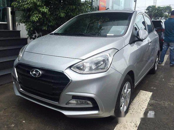 Bán xe Hyundai Grand i10 1.2AT đời 2017, màu bạc