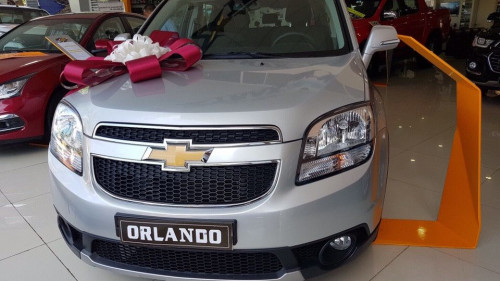 Bán Chevrolet Orlando 1.8 MT sản xuất 2017, màu bạc