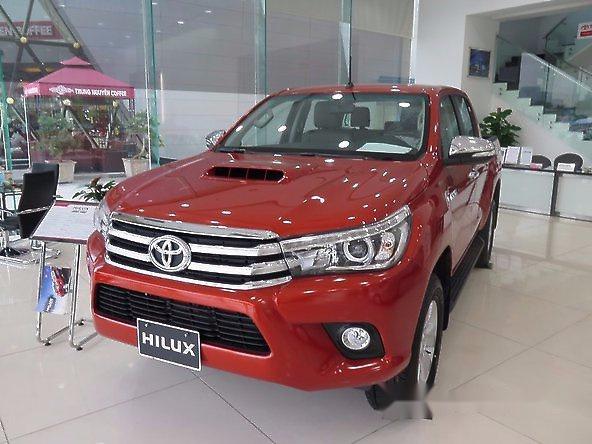 Cần bán xe Toyota Hilux G năm 2017, màu đỏ