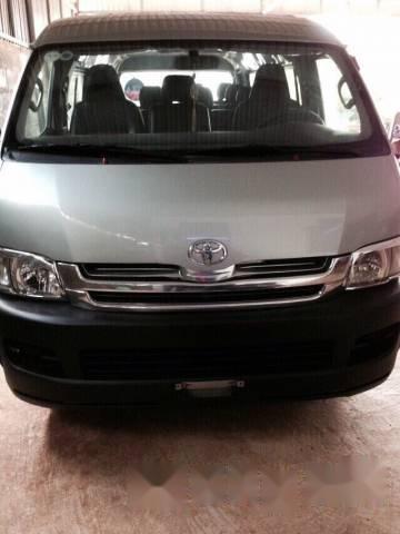 Cần bán xe Toyota Hiace đời 2010, giá 382tr