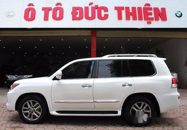 Bán xe cũ Lexus LX 570 2014, màu trắng, nhập khẩu nguyên chiếc như mới