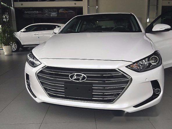 Bán ô tô Hyundai Elantra đời 2017, màu trắng, 690tr