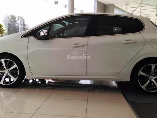 Bán ô tô Peugeot 208 đời 2015, màu trắng, xe nhập, 865tr