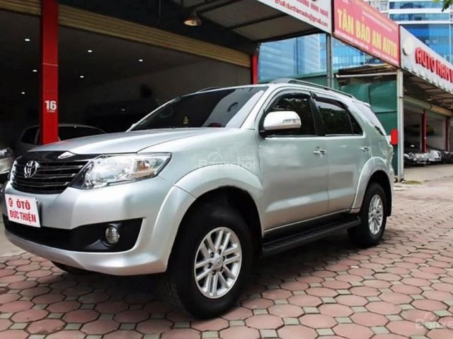 Cần bán xe Toyota Fortuner V 2012, màu bạc chính chủ