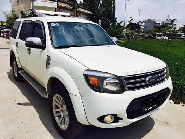 Bán Ford Everest 2.5L 4x2 MT đời 2013, màu trắng số sàn, 668tr