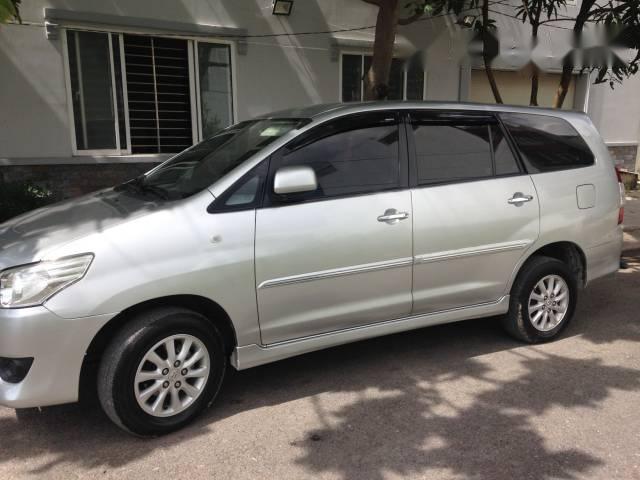 Cần bán Toyota Innova 2.0E sản xuất 2013 xe gia đình