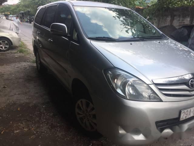 Cần bán gấp Toyota Innova đời 2011, màu bạc