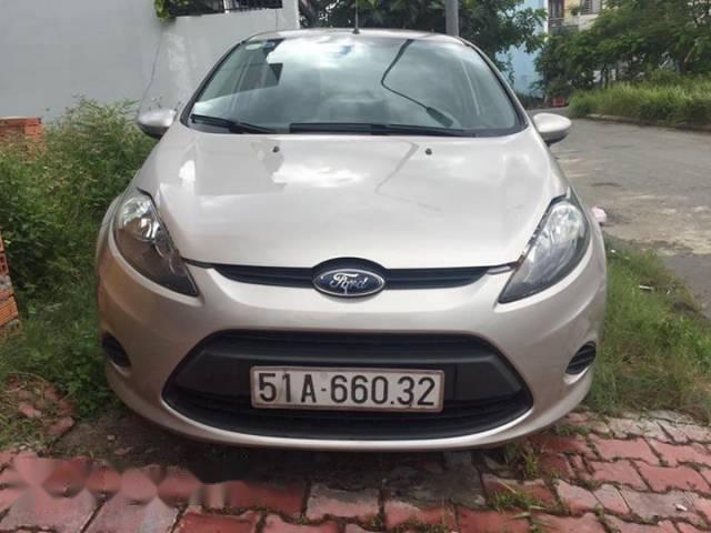 Cần bán lại xe Ford Fiesta 2013, màu bạc đã đi 37.000km, giá tốt