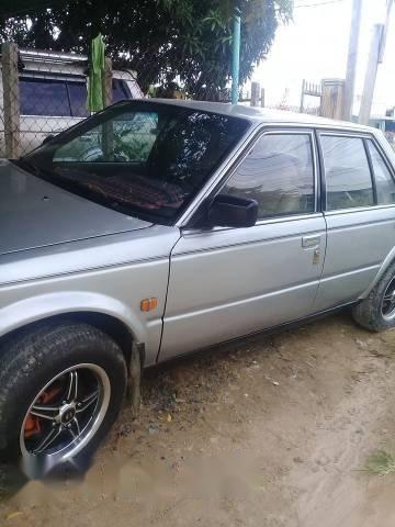 Cần bán xe Nissan Bluebird đời 1992, màu bạc ít sử dụng, giá tốt