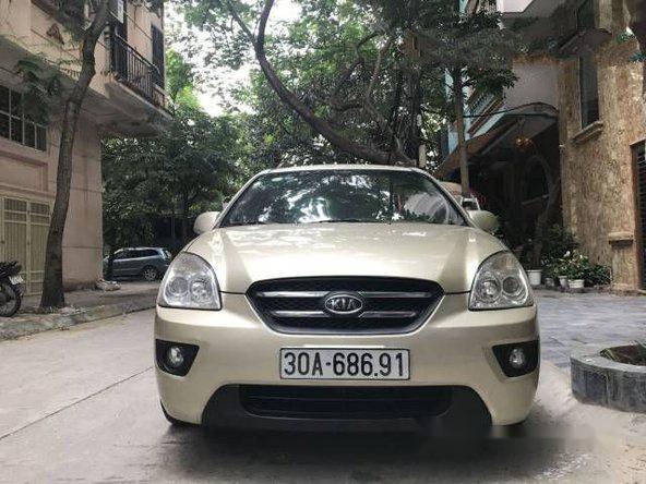 Cần bán lại xe Kia Carens sản xuất 2011, màu vàng số sàn, giá 325tr