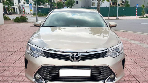 Bán xe Toyota Camry 2.5AT đời 2017, màu vàng