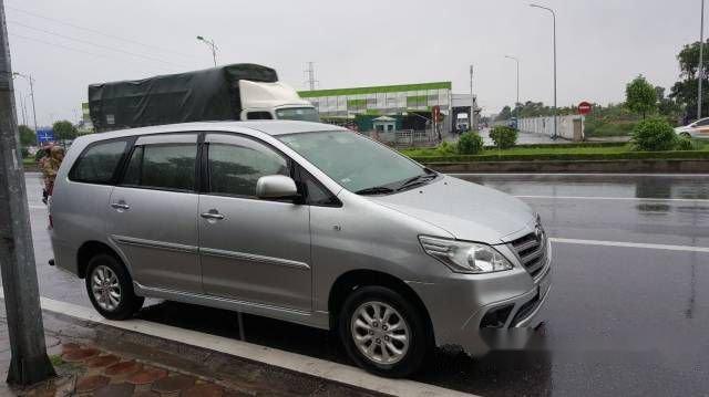 Bán Toyota Innova đời 2014, màu bạc chính chủ, giá tốt