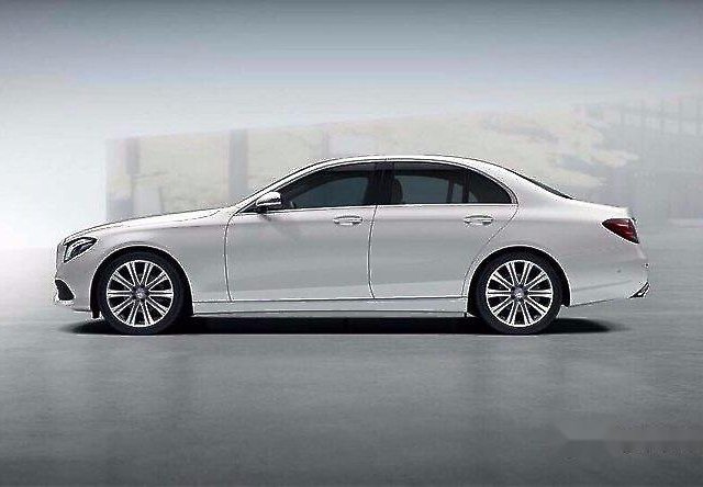 Cần bán Mercedes E300 đời 2016, màu trắng