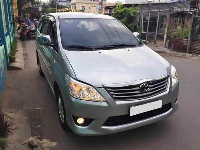 Gia đình bán Toyota Innova G đời 2012, màu bạc