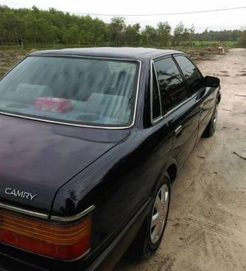 Bán xe Toyota Camry 1.8 năm 1988, nhập khẩu nguyên chiếc