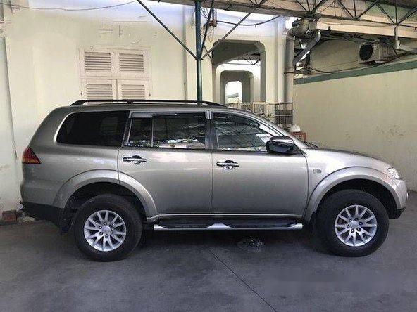 Bán xe Mitsubishi Pajero AT 2013, màu bạc số tự động