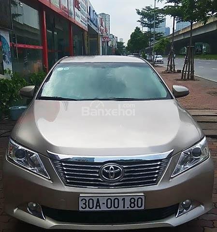 Cần bán lại xe Toyota Camry 2.0E đời 2013, 780tr